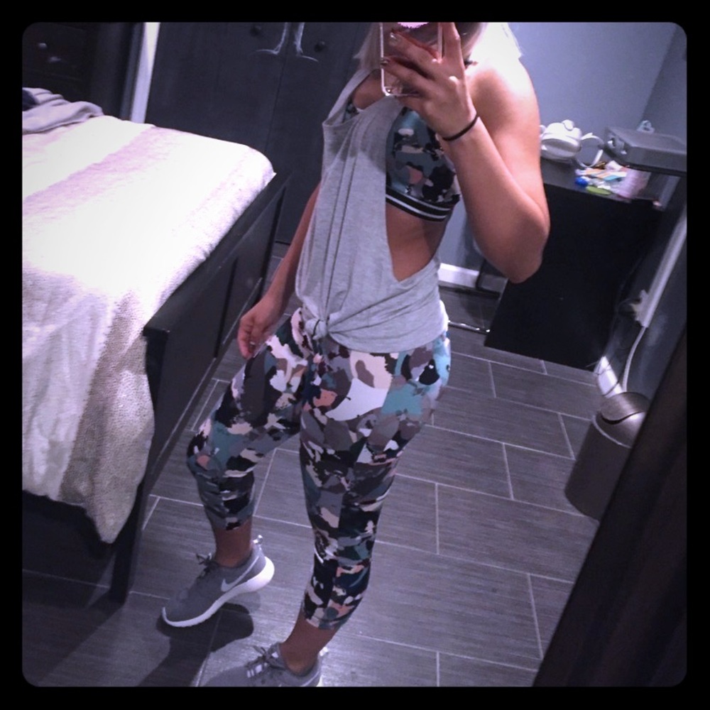 Abstract print cropped leggings